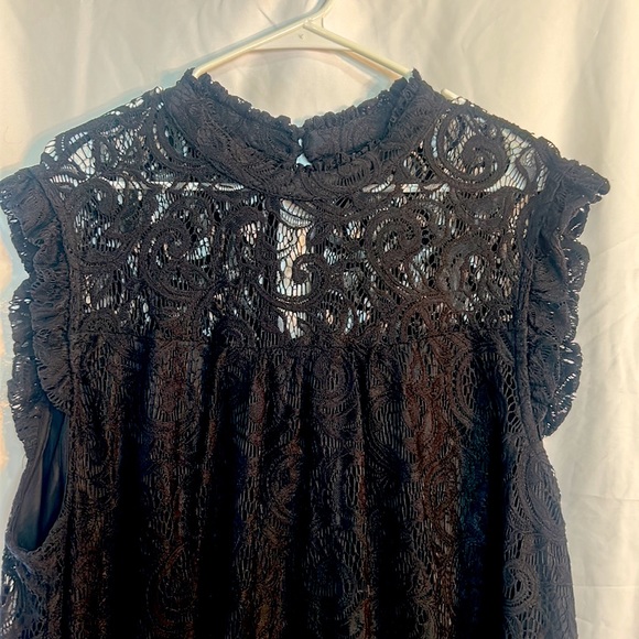 Lace overlay black top size 3 X sleeveless top made by three hearts plus - Picture 8 of 8